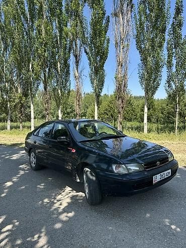 авто сатылат: Toyota Carina E: 1996 г., 1.8 л, Кол менен иштөөчү, Бензин, Лифтбек — 2