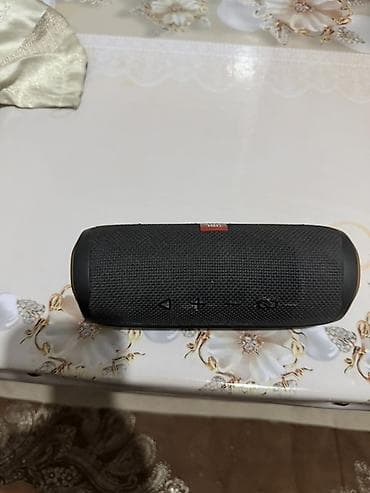 Аудиотехника: Портативная Bluetooth‑колонка JBL (серия Charge/Flip форм‑фактор) - — 1