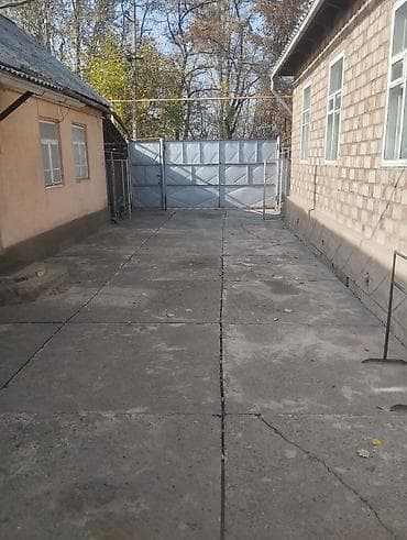 Үй сатып алам: Продаётся частный дом с большим закрытым двором. - Материал стен — 3