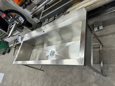 оборудование для кафе и ресторанов бу: Котломойка, ванна, раковина, стол из нержавейки, стол мучной, плиты — 1