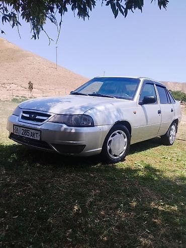Daewoo Nexia: 2008 г., 1.5 л, Механика, Бензин, Седан