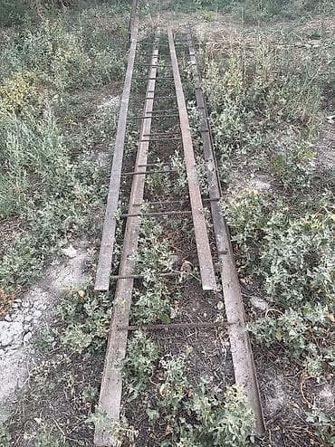 Металлическая лестница прямая. Длина 6 метров и 5 метров есть 2 штуки at lalafo.kg Металлическая лестница прямая. Длина 6 метров и 5 метров есть 2 штуки