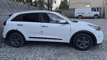 tesla pi: Kia Niro: 2018 г., 1.6 л, Гибрид, Кроссовер — 2