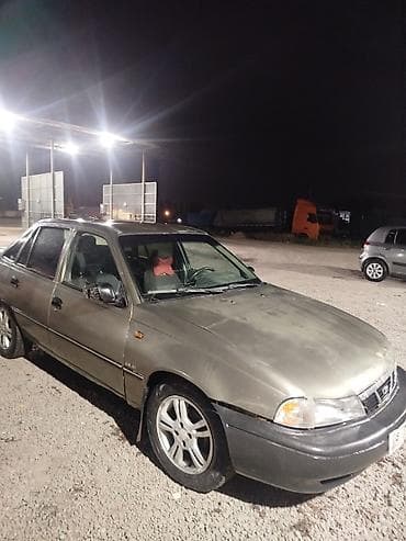 Daewoo Nexia: 2000 г., 1.5 л, Механика, Бензин, Седан