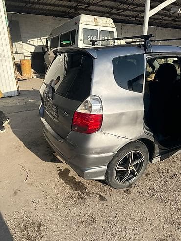 jazz 2008: Honda Fit: 2005 г., 1.3 л, Автомат, Хэтчбэк — 4