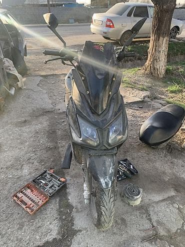 Макси-скутер 175 куб. см, Бензин, Б/у