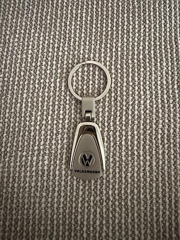 брелок от машины: Брелок для ключей Volkswagen, металлический Логотип отклеился, из-за — 1