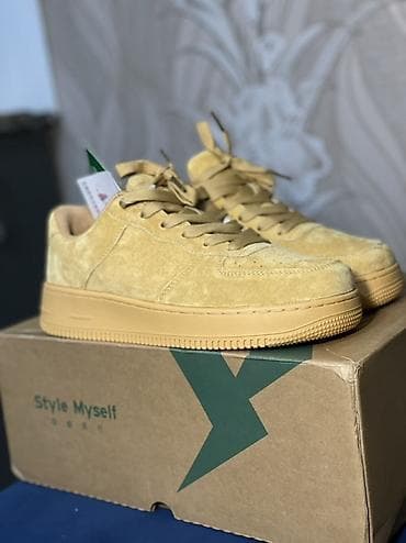 бут кийимдер: Кроссовки низкие, замшевые, песочно‑бежевый цвет. Особенности: - — 3