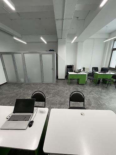 Коммерческая недвижимость: Аренда офисов, 51 м², В жилом комплексе, С видом на горы, 1 линия, С оборудованием — 8
