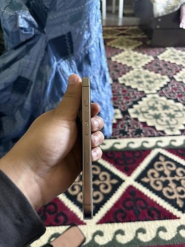mi curved: IPhone 16 Pro, Б/у, 256 ГБ, Золотой, Чехол, Кабель, Коробка, 93 % — 4