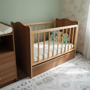 детские кроватки новые: Манеж-кровать, Б/у, С комодом, Дерево — 2