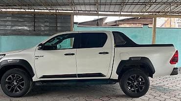 на прадо и жх: Toyota Hilux: 2022 г., 4 л, Автомат, Бензин, Пикап — 1