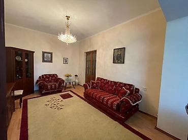 osh flat: 🏡 Сдается 2-комнатная квартира на длительный срок! 📍 Адрес: пр. Чуй / — 9