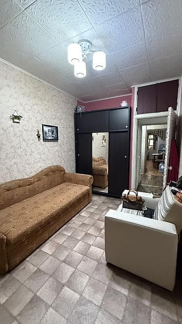 локал: 3 комнаты, 69 м², 106 серия, 1 этаж, Старый ремонт — 3