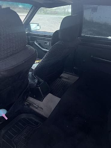 Унаа сатуу: Audi 100: 1988 г., 1.8 л, Кол менен иштөөчү, Седан — 6