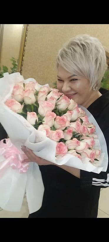 гул букет: Пышный букет из красных роз в подарочной упаковке. - Состав — 3