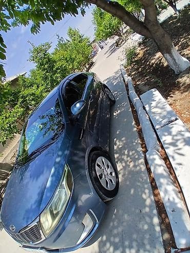 Продажа авто: Kia Rio: 2011 г., 1.6 л, Механика, Бензин, Седан — 3