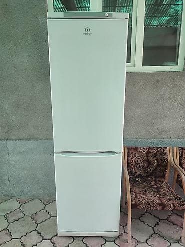 xing морозильник: Холодильник Indesit,Б/У, самовывоздвухкамерный, классический белый — 1