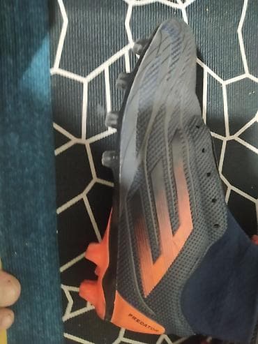 Футбольные бутсы с шипами для натурального газона. Характеристики: - — 1