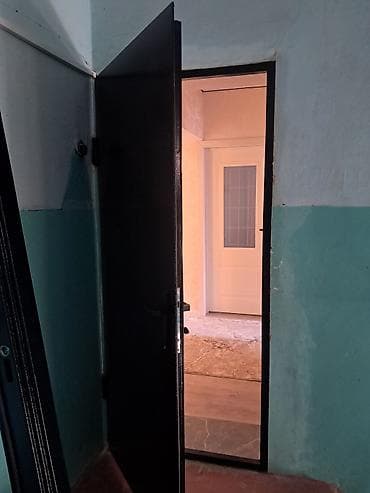 продаю черный металл: Двери для домов и квартир, Металлическая, Одностворчатая, Правосторонняя, цвет - Черный — 2