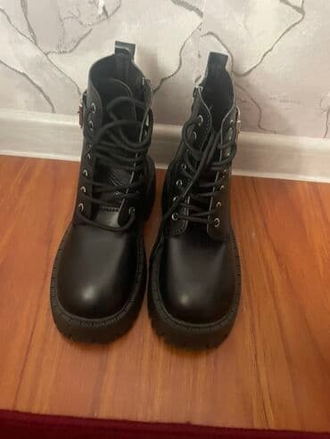 Спецодежда: Черные женские ботинки на массивной тракторной подошве — 3