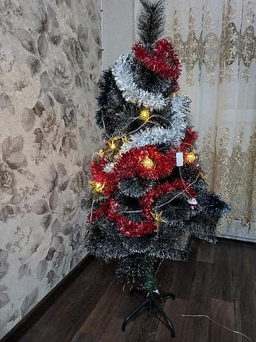 Продам искуственную ёлку 120 см в отличном состоянии. В комплекте
