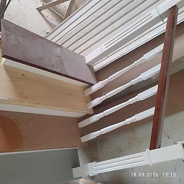 Строительный транспорт: Деревянная лестница Для дома, Вид дерева: Сосна, Стиль: Классический — 1