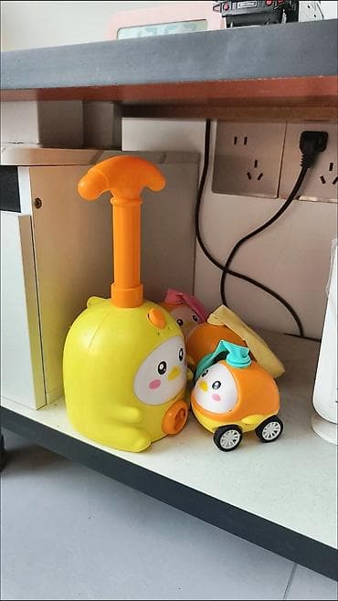 детские баллоны: Это насос-запускалка для шариков. 1.	Присоединяешь машинку к насосу — 3