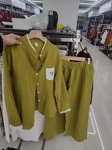 Комплект одежды: свободная рубашка и юбка/брюки в одном тоне