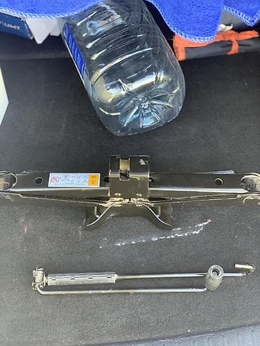 домкраты авто: Комплект автомобильного домкрата с инструментами. Состав: - — 3