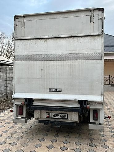 чатыр жайлоого: Буйрутма берүү Мерседес жүк ташуучу спринтер, Эмерек ташуу, Жүк ташуучу жумушчусу менен — 8