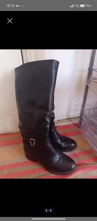 Женские высокие сапоги, черные - Классическая модель до колена -