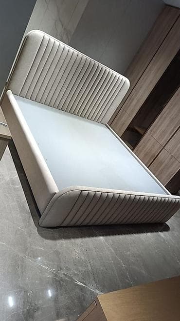 паркет дуб: Гарнитур для спальни в современном стиле хай‑тек. Состав: - — 5