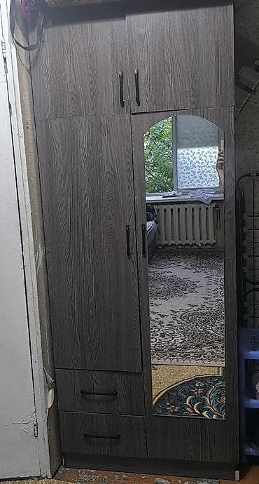 Шкаф-купе/распашной для прихожей или спальни, цвет – темный древесный lalafo.kg да Шкаф-купе/распашной для прихожей или спальни, цвет – темный древесный