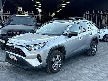Toyota RAV4: 2021 г., 0.5 л, Автомат, Бензин, Внедорожник