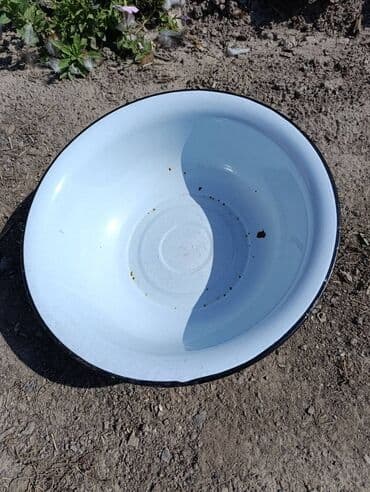 пустые канистры: Тазы СССР Алюминий - 1600 сом Латунь - 2500 сом Эмаль большой - 350 — 9