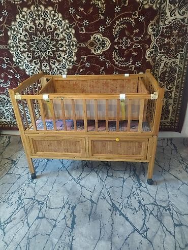 Двухъярусные детские кровати: Манеж-кровать, Б/у, С комодом, Дерево — 1