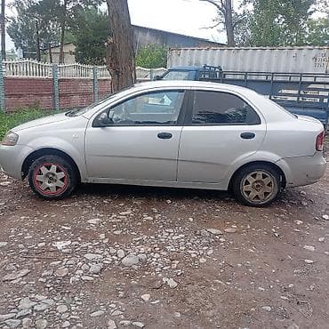 Chevrolet Aveo: 2005 г., 1.5 л, Механика, Бензин, Седан