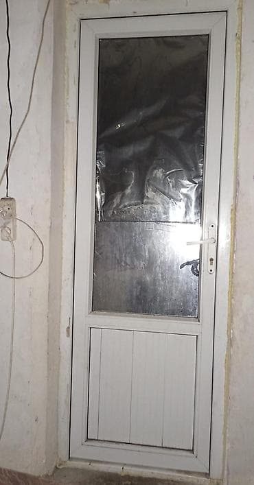 ПВХ дверь с остеклением - Материал: пластиковый профиль (белый). -