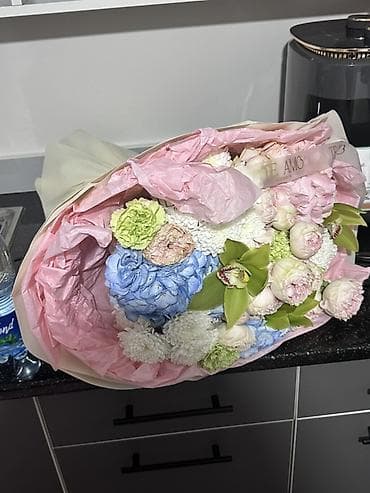 кызыл алма: Авторский букет TE AMO flowers. Состав: - нежно-розовые пионовидные — 1