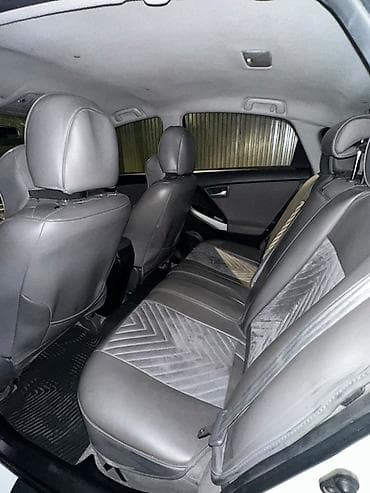 chery tiggo: Toyota Prius: 2014 г., 1.8 л, Вариатор, Гибрид, Хэтчбэк — 6