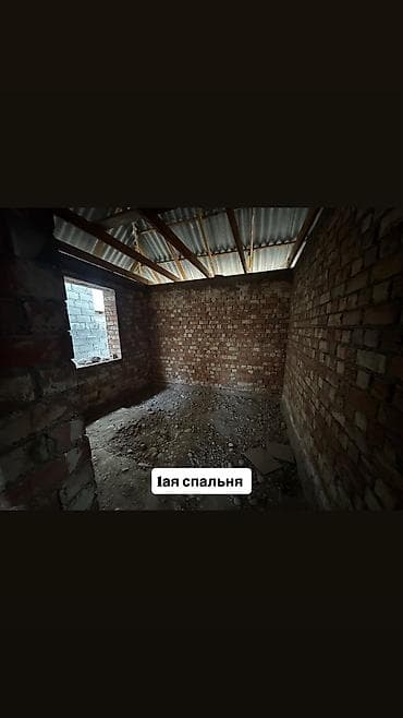 авто гаражные: Продаётся просторный дом Ак Ордо-2. • 1.5 красный кирпич • 4 комнаты — 10
