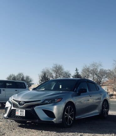 Toyota Camry: 2018 г., Седан