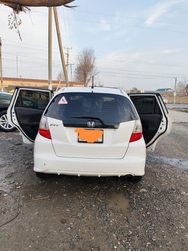 Honda Fit: 2011 г., 1.5 л, Автомат, Бензин, Хетчбек — 2