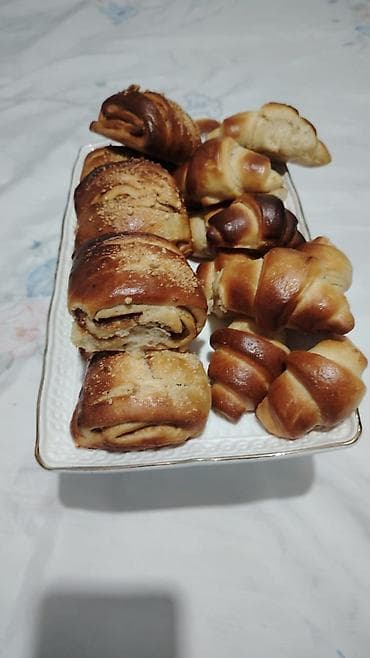 пионер кукуруза: Ассортимент свежей выпечки,на заказ включающий булочки с начинкой — 4