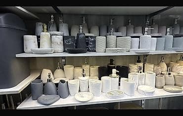 Наборы аксессуаров для ванной комнаты в современном минималистичном