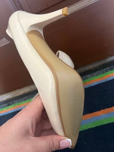 туфли беж цвет: Лодочки бежевого цвета 
38 р 
Новый — 2