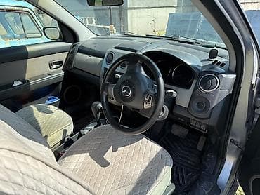 круглый: Mazda Verisa: 2004 г., 1.5 л, Бензин, Хэтчбэк — 6