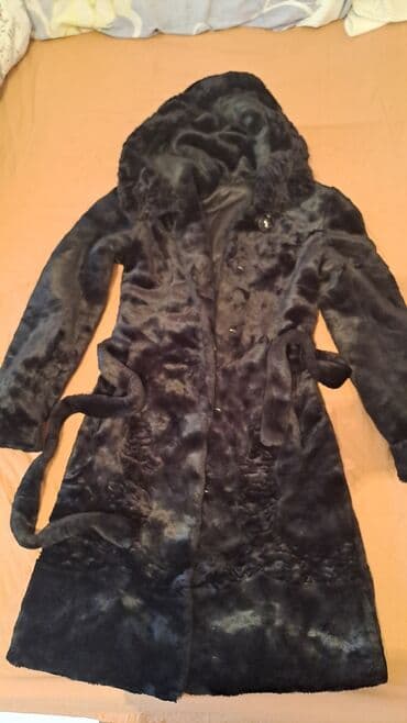 шуба кроликовая: Шуба мутона темно‑серого/черного цвета. - Длина: миди/до колена и — 2