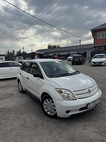 Toyota Ist: 2003 г., 1.3 л, Хетчбек